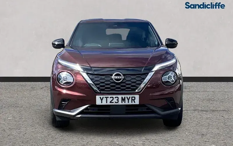 Begagnad Nissan Juke N-Connecta 143 HK (105 kW) 2023 Röd SUV