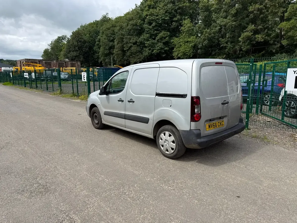 Used Citroën Berlingo 100 HP (73 kW) 2016 Silver MPV