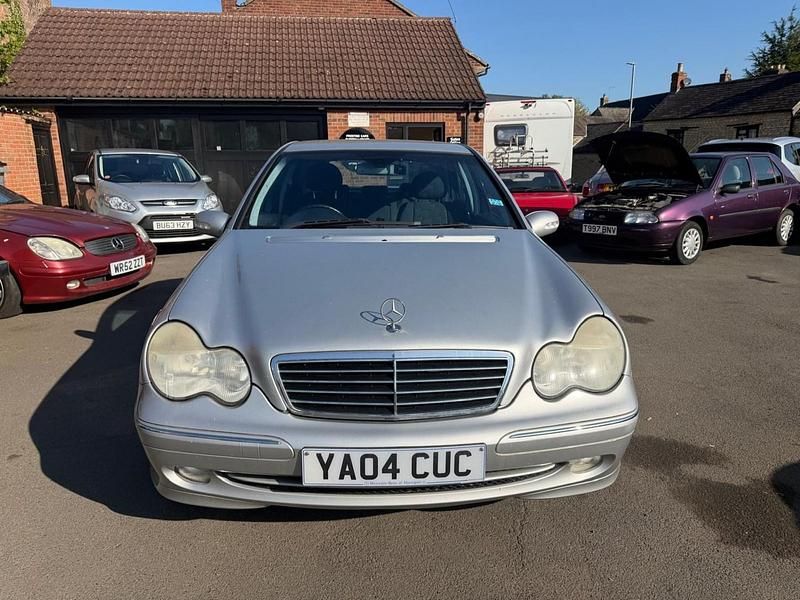 Używany Mercedes C200 Avantgarde 2004 Srebrny Sedan/Limuzyna