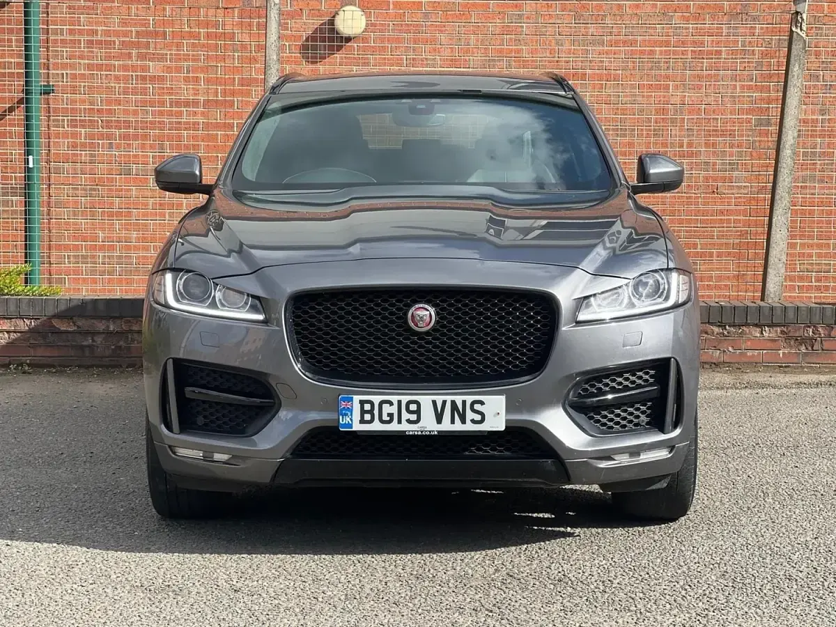 Second-hand Jaguar F-Pace R-Sport 180 CP (132 kW) 2019 Gri SUV