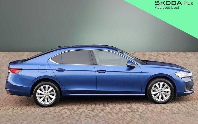 Used Skoda Superb SE Technology 150 HP (110 kW) 2025 Cobalt blue metallic Hatchback