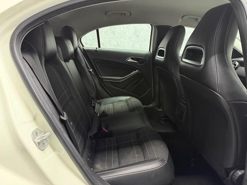 Used Mercedes A180 2014 White Hatchback