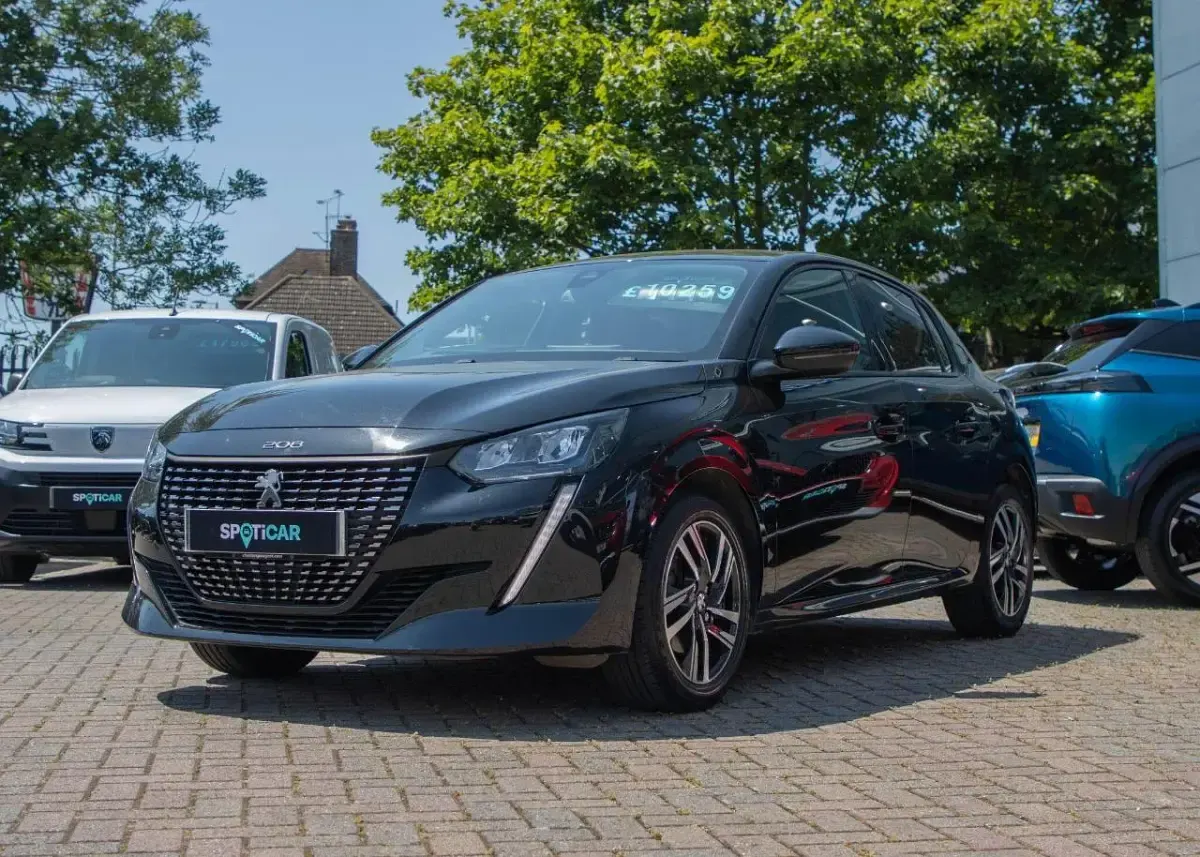Used Peugeot 208 Allure 99 HP (72 kW) 2021 Black Hatchback