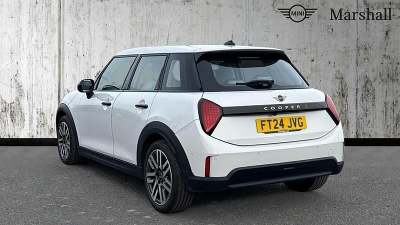 Usado Mini Cooper Classic 204 HP (150 kW) 2024 Branco Citadino