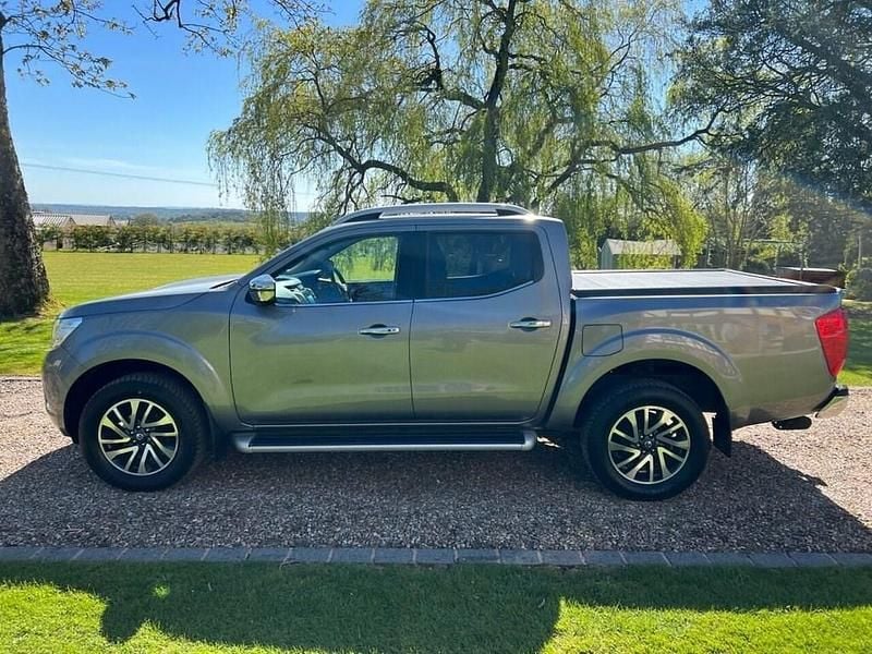 Usado Nissan Navara Tekna 190 HP (139 kW) 2018 Cinzento Pickup