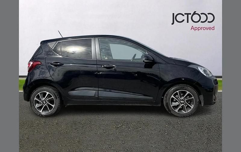 Used Hyundai i10 Premium 65 HP (47 kW) 2019 Black Hatchback