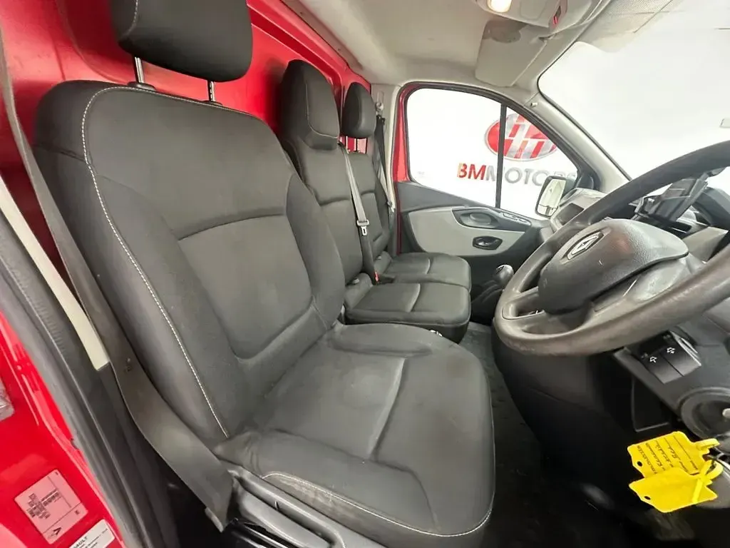 Used Renault Trafic Business 2019 Red MPV