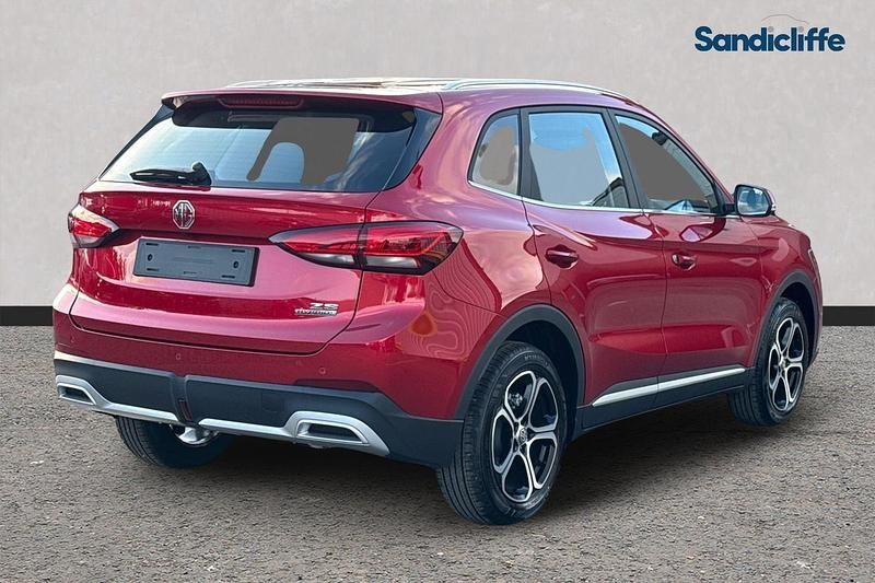 New MG ZS SE 2026 Tri coat  dynamic red SUV