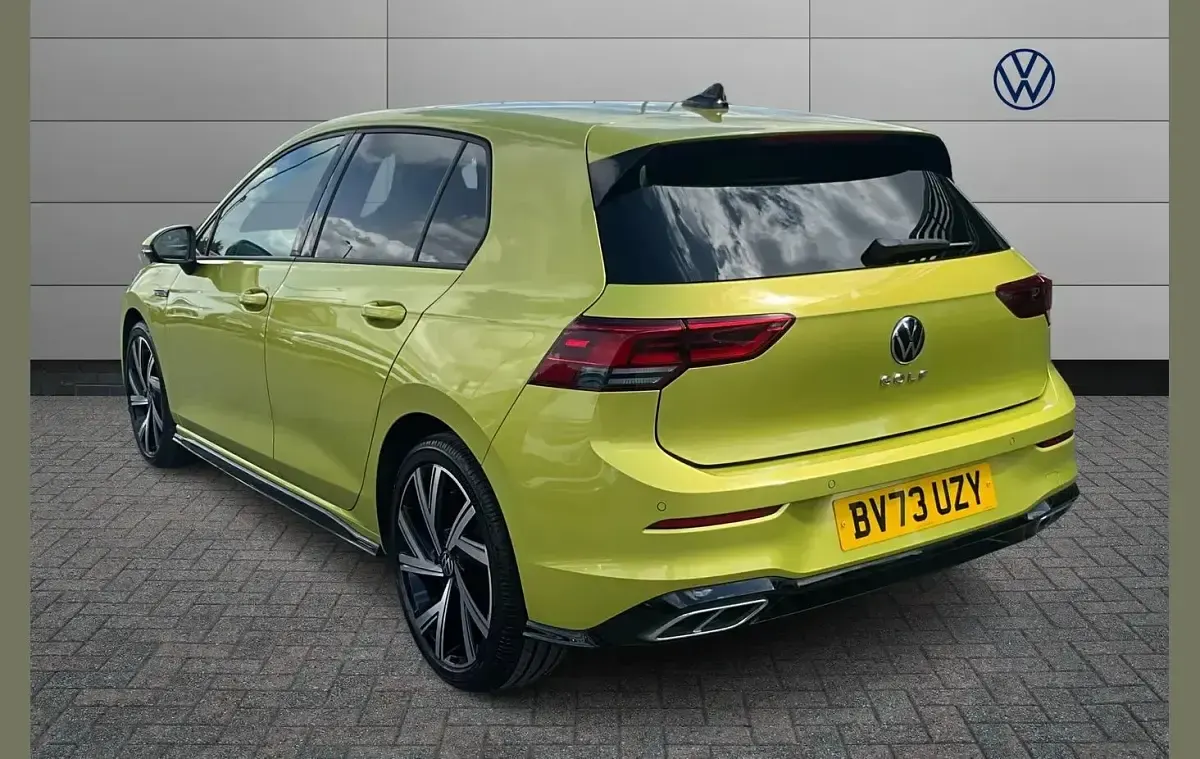 Used VW Golf VIII R-line 150 HP (110 kW) 2023 Yellow Hatchback