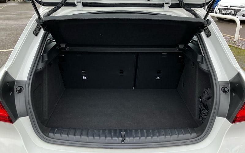 Used BMW 118 Comfort Edition 136 HP (100 kW) 2024 White Hatchback