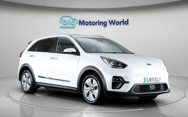White Used 2021 Kia e-Niro SUV | £15,300 (Fair price) - Image 1/4