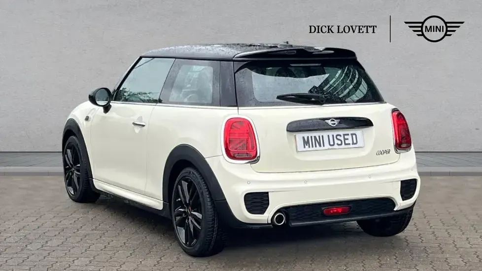Used Mini Cooper Hatch 134 HP (98 kW) 2018 White Hatchback