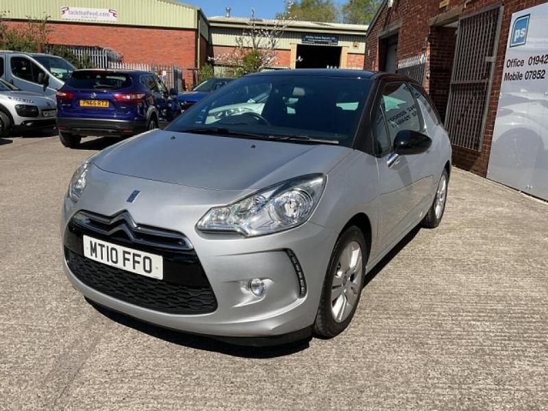 Usado Citroën DS3 110 HP (80 kW) 2010 Prateado Citadino