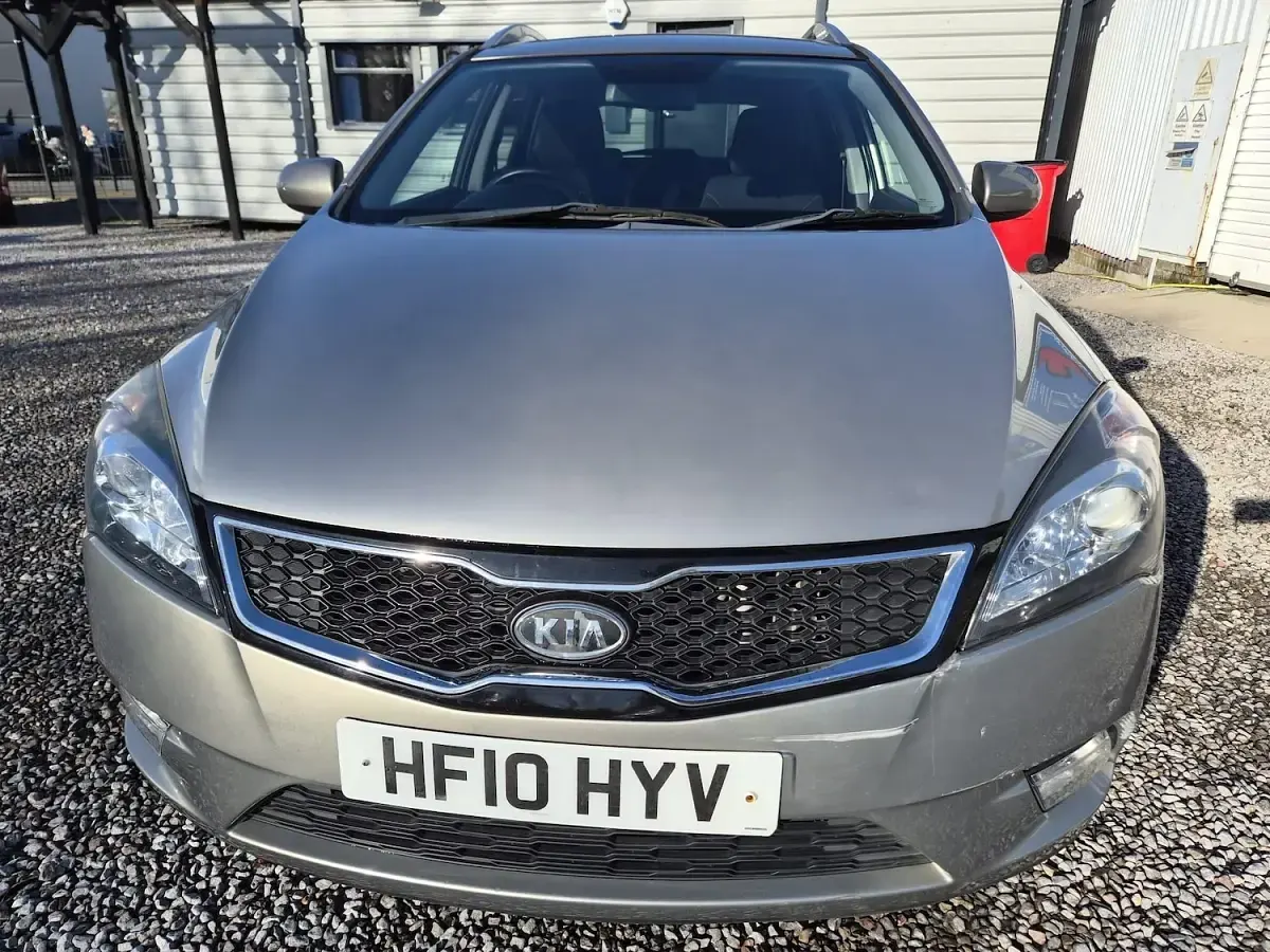 Used Kia Ceed 2010 Silver Hatchback
