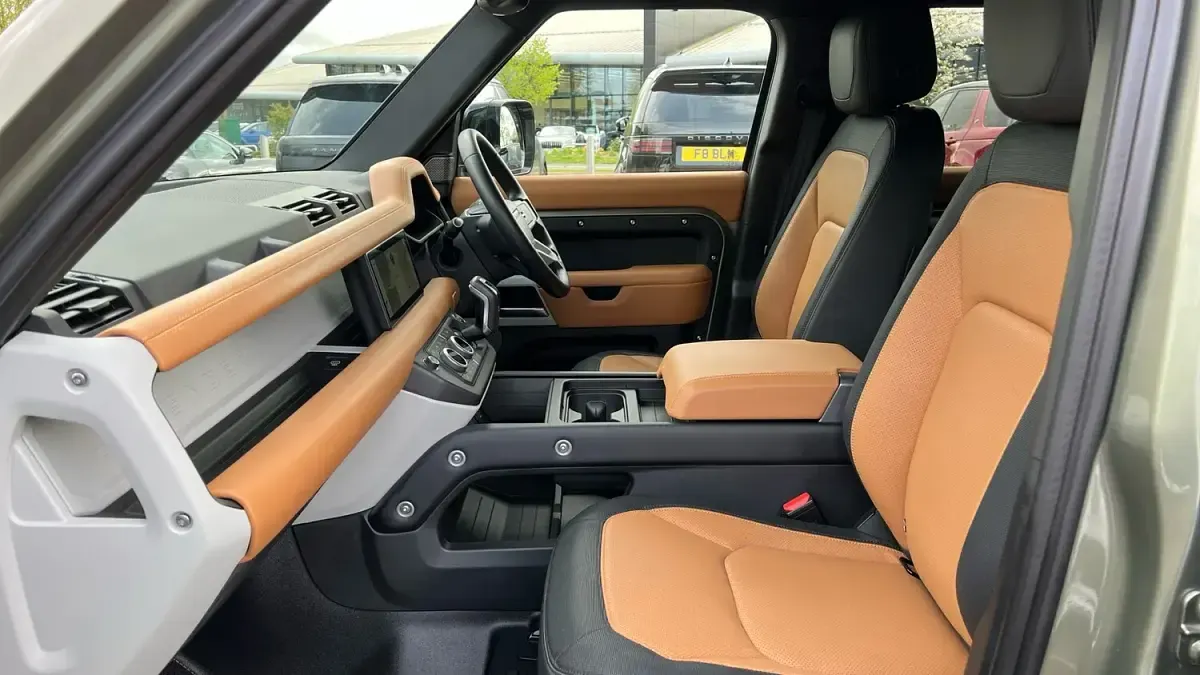 Used Land Rover Defender SE Dynamic 296 HP (217 kW) 2024 Green SUV