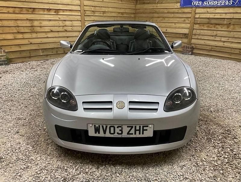 Usado MG F 134 HP (98 kW) 2003 Prateado Cabrios
