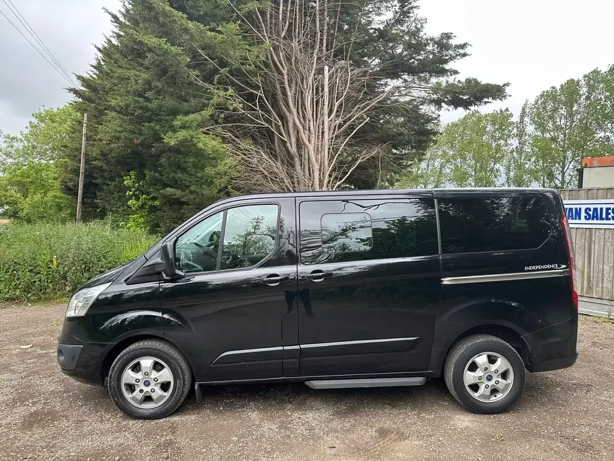 Used Ford Tourneo Titanium 130 HP (95 kW) 2017 Black MPV