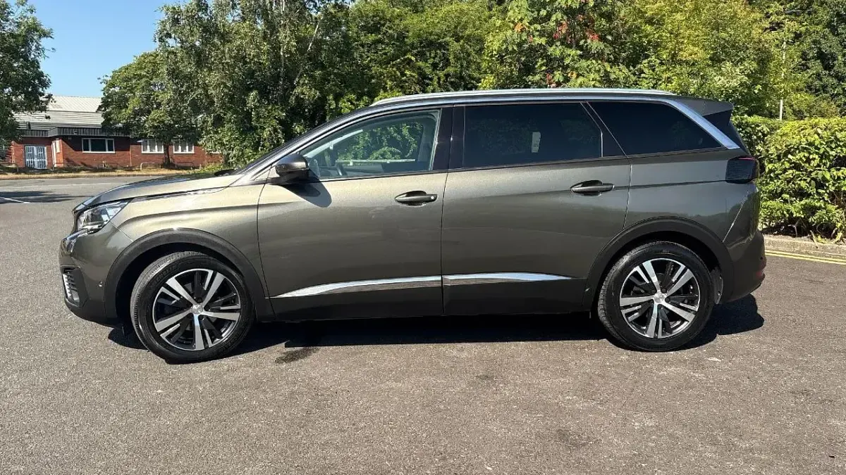 Used Peugeot 5008 Allure 129 HP (94 kW) 2020 Grey SUV