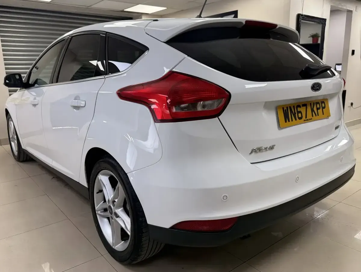 Used Ford Focus Titanium 125 HP (91 kW) 2017 White Hatchback