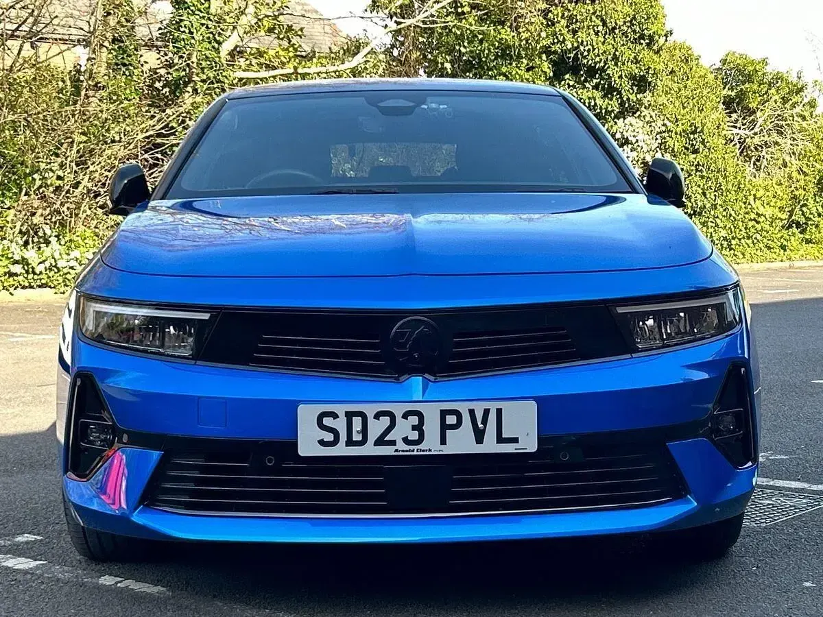 Usado Vauxhall Astra S 130 CV (95 kW) 2023 Azul Familiar