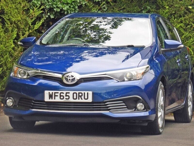 Blue Used 2015 Toyota Auris Business Edition Hatchback | £7,995 (A bit pricey) - Image 1/4