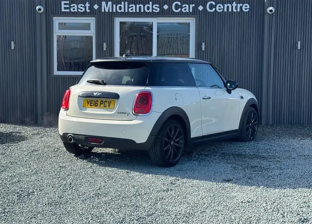 Usado Mini Cooper D Hatch 116 HP (85 kW) 2016 Branco Citadino
