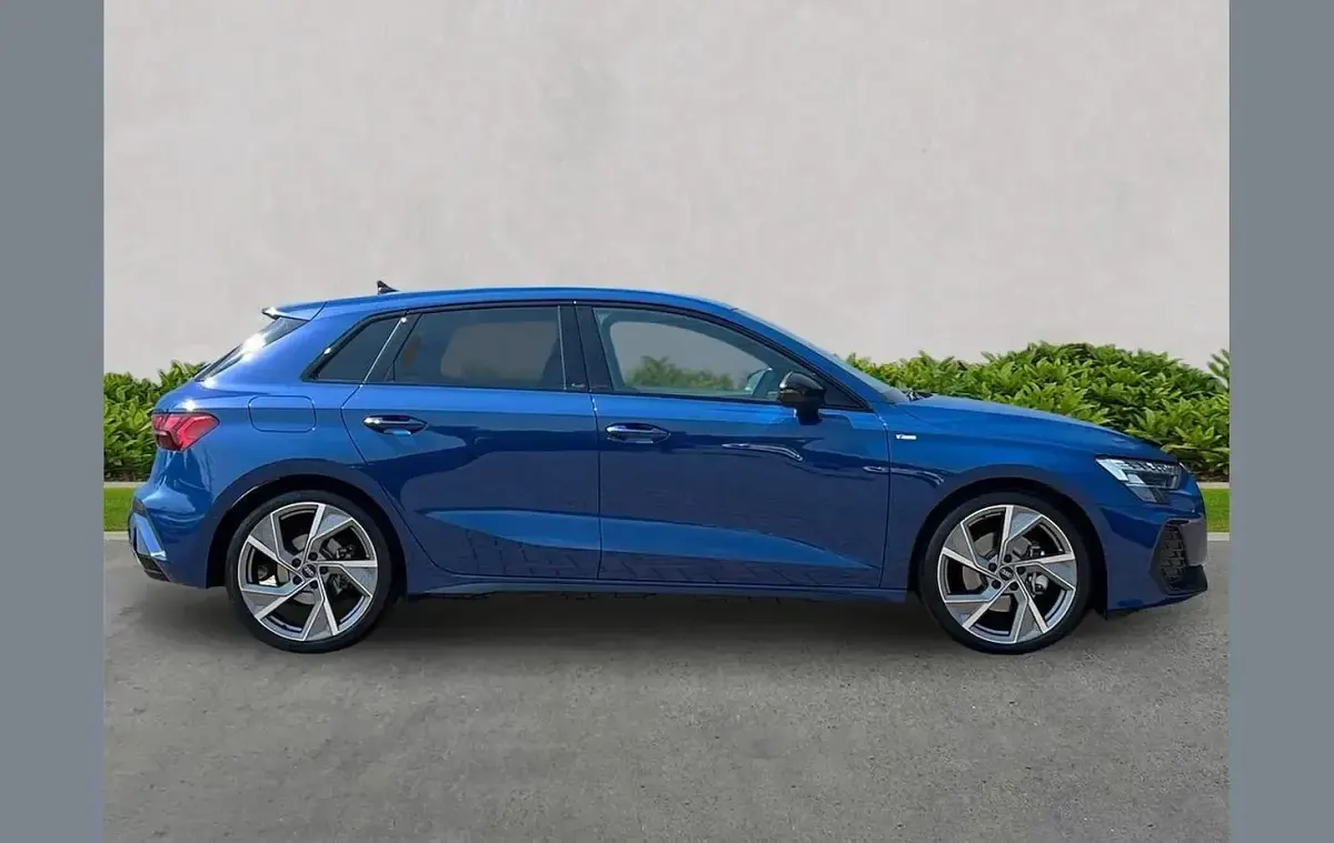 Used Audi A3 Advanced 150 HP (110 kW) 2026 Blue Hatchback