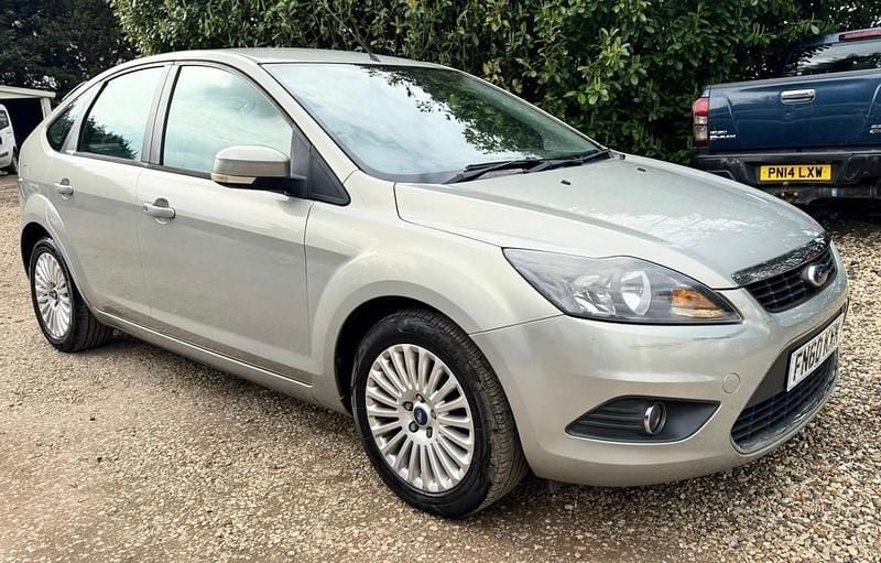 Used Ford Focus Titanium 110 HP (80 kW) 2010 Silver Hatchback