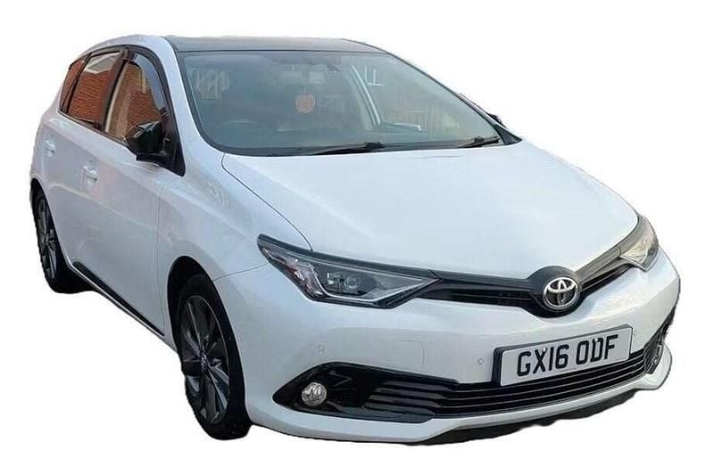 Used Toyota Auris Hybrid 136 HP (100 kW) 2016 White Hatchback