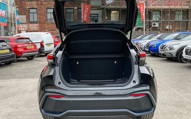 Used Toyota C-HR Design 140 HP (102 kW) 2026 SUV