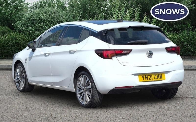 Second-hand Vauxhall Astra Edition 122 CP (89 kW) 2021 Alb Hatchback
