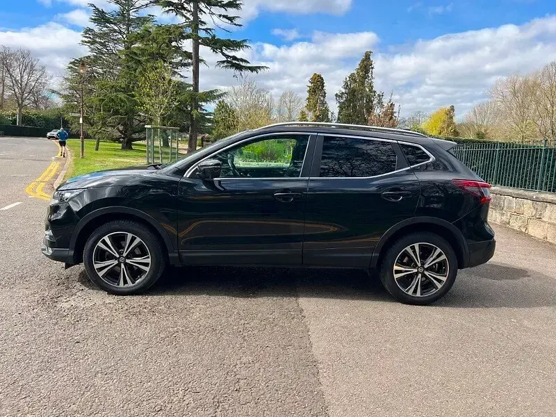 Used Nissan Qashqai N-Connecta 115 HP (84 kW) 2017 Black SUV