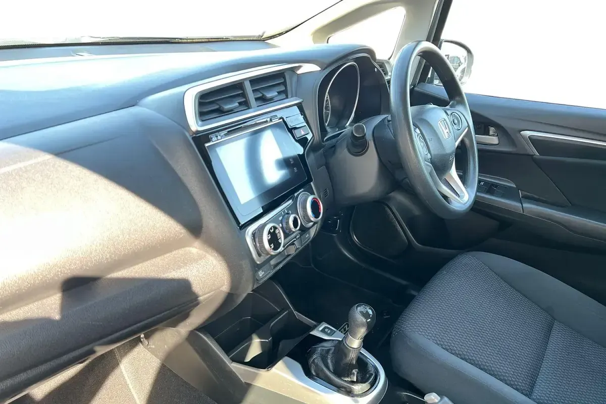 Used Honda Jazz SE 102 HP (75 kW) 2018 White Hatchback