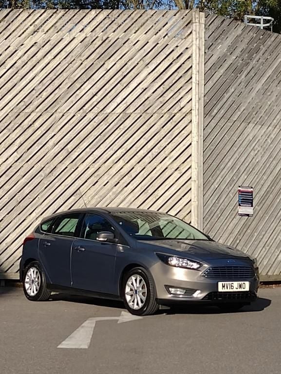 Used Ford Focus Titanium 125 HP (91 kW) 2016 Brown Hatchback