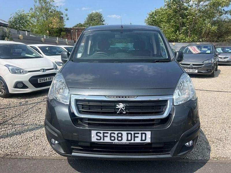 Used Peugeot Partner 100 HP (73 kW) 2018 Grey MPV