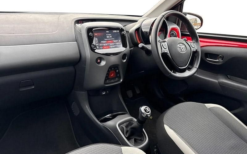 Used Toyota Aygo Trend 72 HP (52 kW) 2021 Red Hatchback