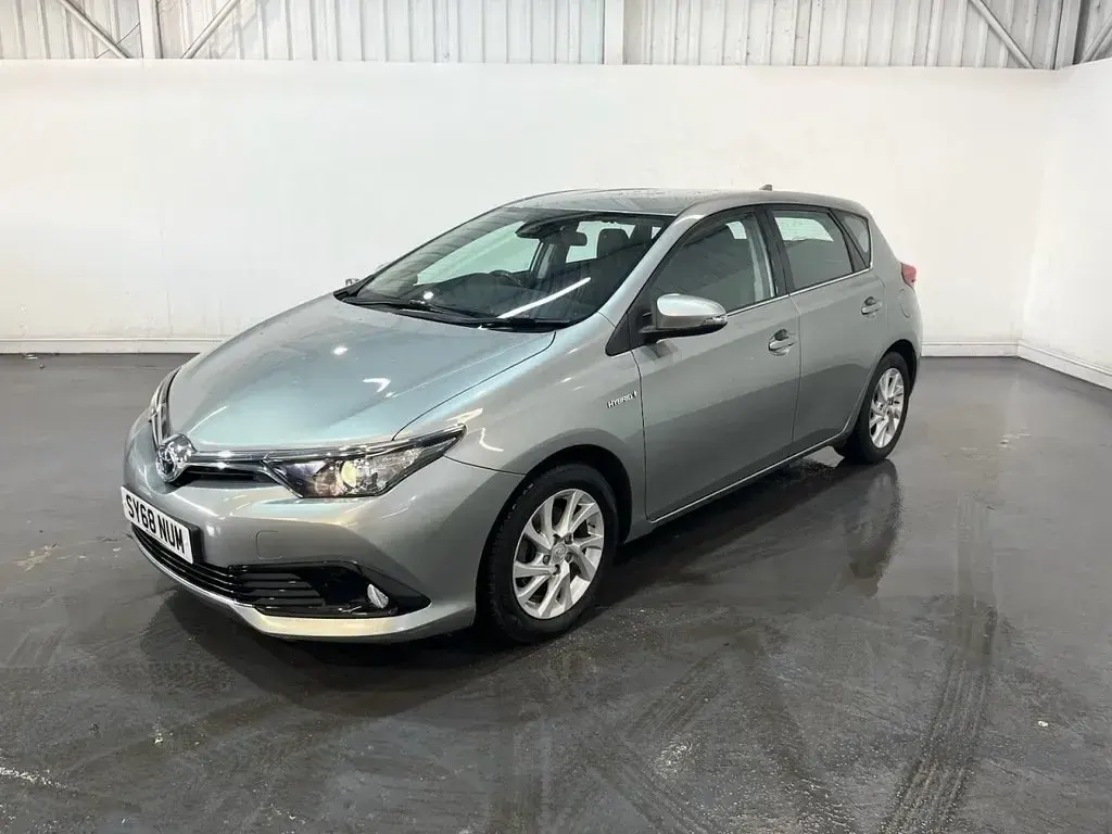 Used Toyota Auris Hybrid 136 HP (100 kW) 2018 Grey Hatchback