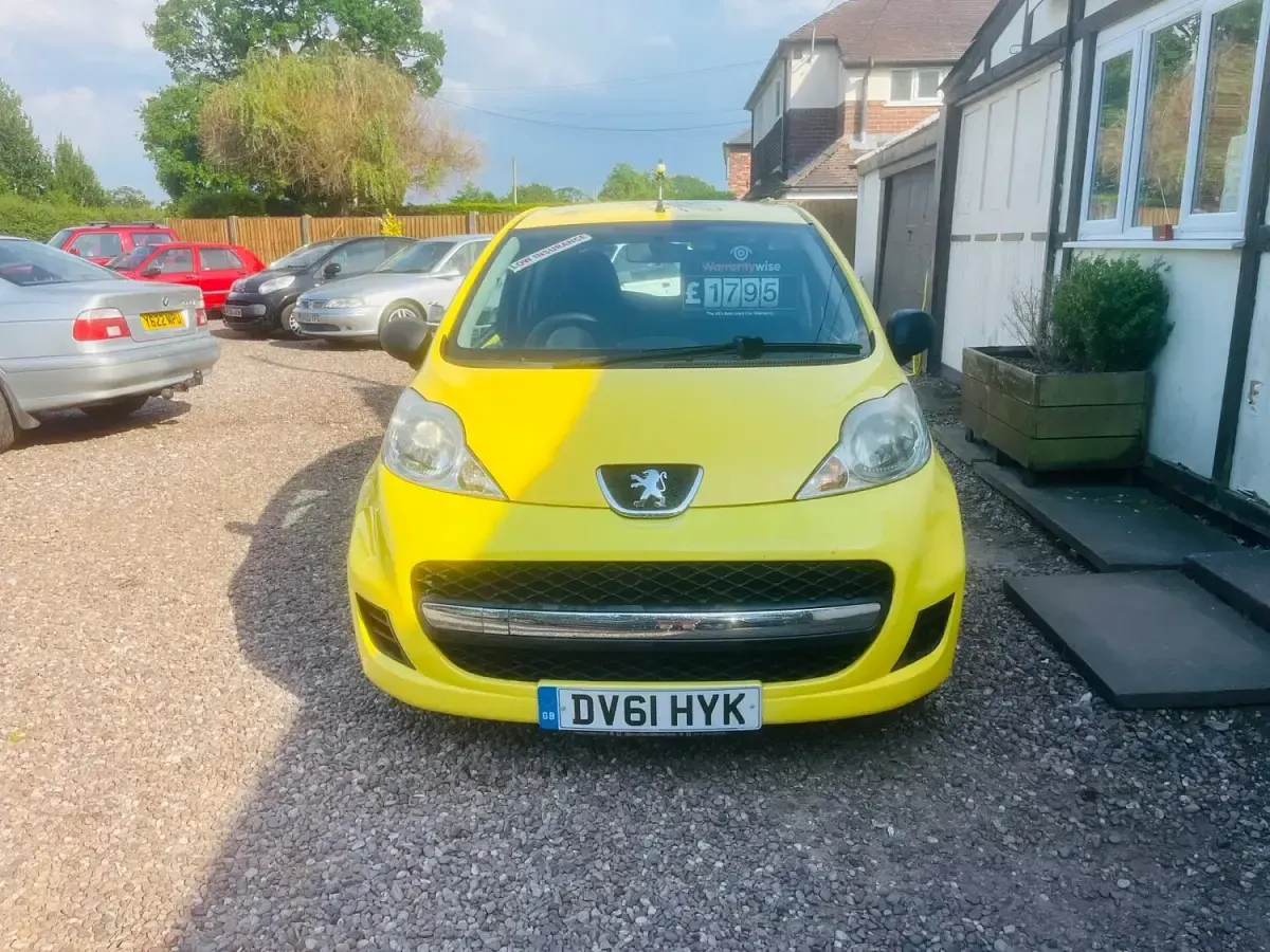 Used Peugeot 107 68 HP (50 kW) 2011 Yellow Hatchback