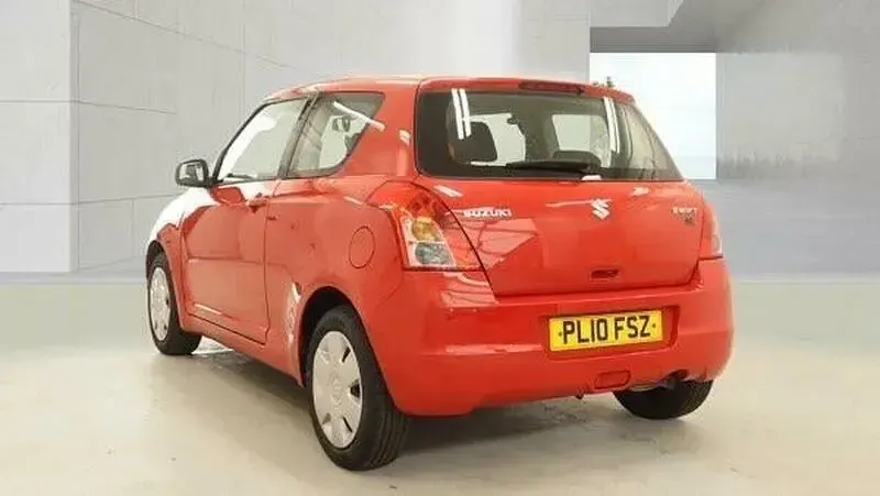 Used Suzuki Swift 92 HP (67 kW) 2010 Red Hatchback