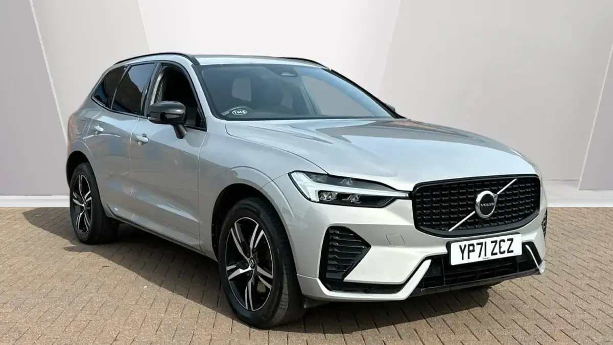 Usado Volvo XC60 R-Design 194 HP (142 kW) 2022 Prateado SUV