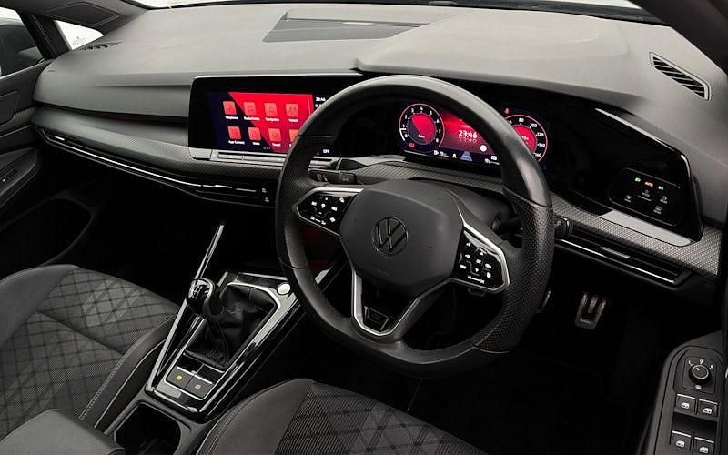 Second-hand VW Golf VIII R-line 131 CP (96 kW) 2024 Hatchback