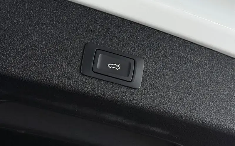 Used Audi Q3 S-Line 190 HP (139 kW) 2020 White SUV