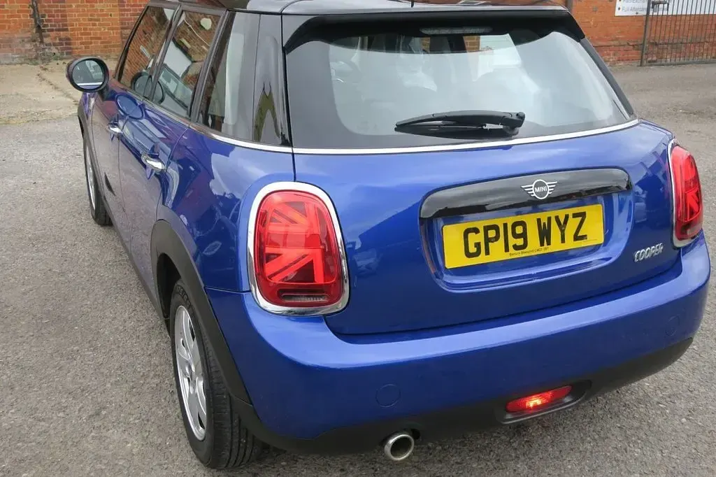 Used Mini Cooper Classic 136 HP (100 kW) 2019 Blue Hatchback