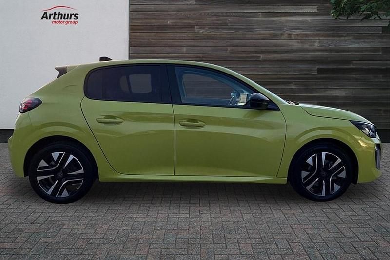 Used Peugeot 208 Allure 99 HP (72 kW) 2024 Yellow Hatchback