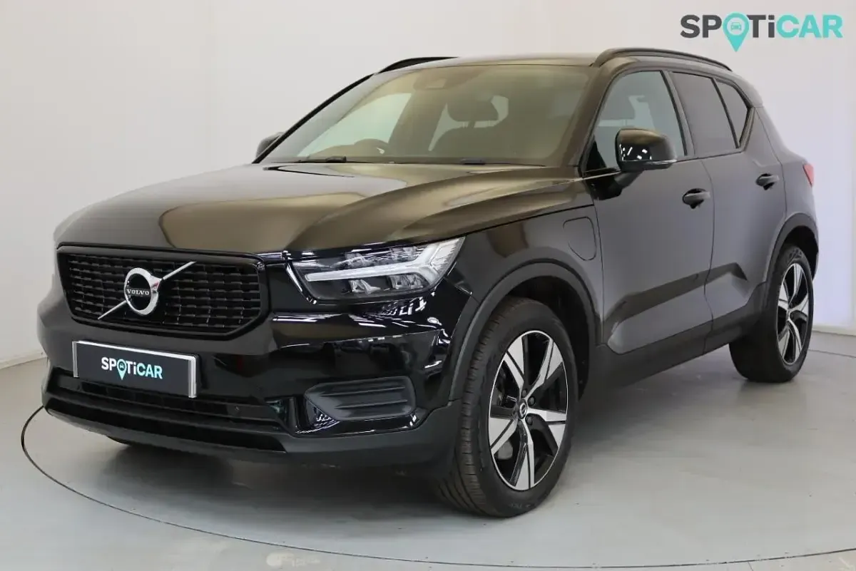 Second-hand Volvo XC40 Plus 208 CP (152 kW) 2022 Negru SUV
