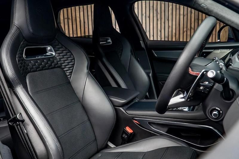 Used Jaguar F-Pace SVR 550 HP (404 kW) 2024 Blue SUV