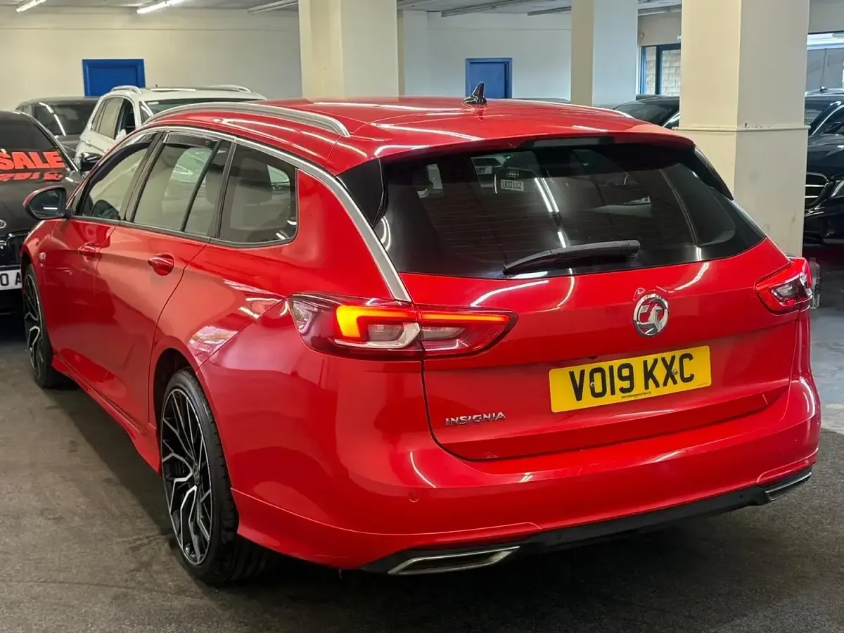 Used Vauxhall Insignia SRi 170 HP (125 kW) 2019 Red Hatchback