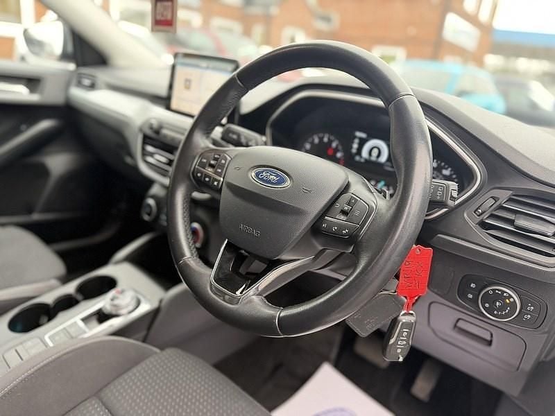 Used Ford Focus Zetec 125 HP (91 kW) 2019 Silver Hatchback