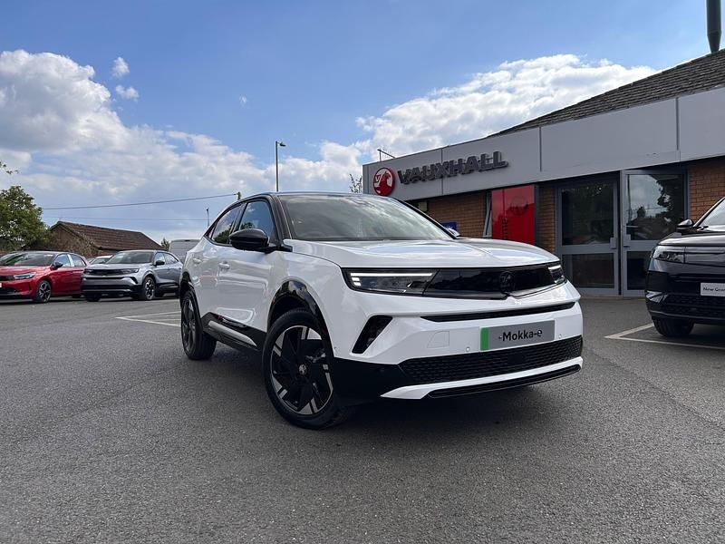 Arctic white New 2025 Vauxhall Mokka Ultimate SUV | £26,995 (Expensive) - Image 1/4