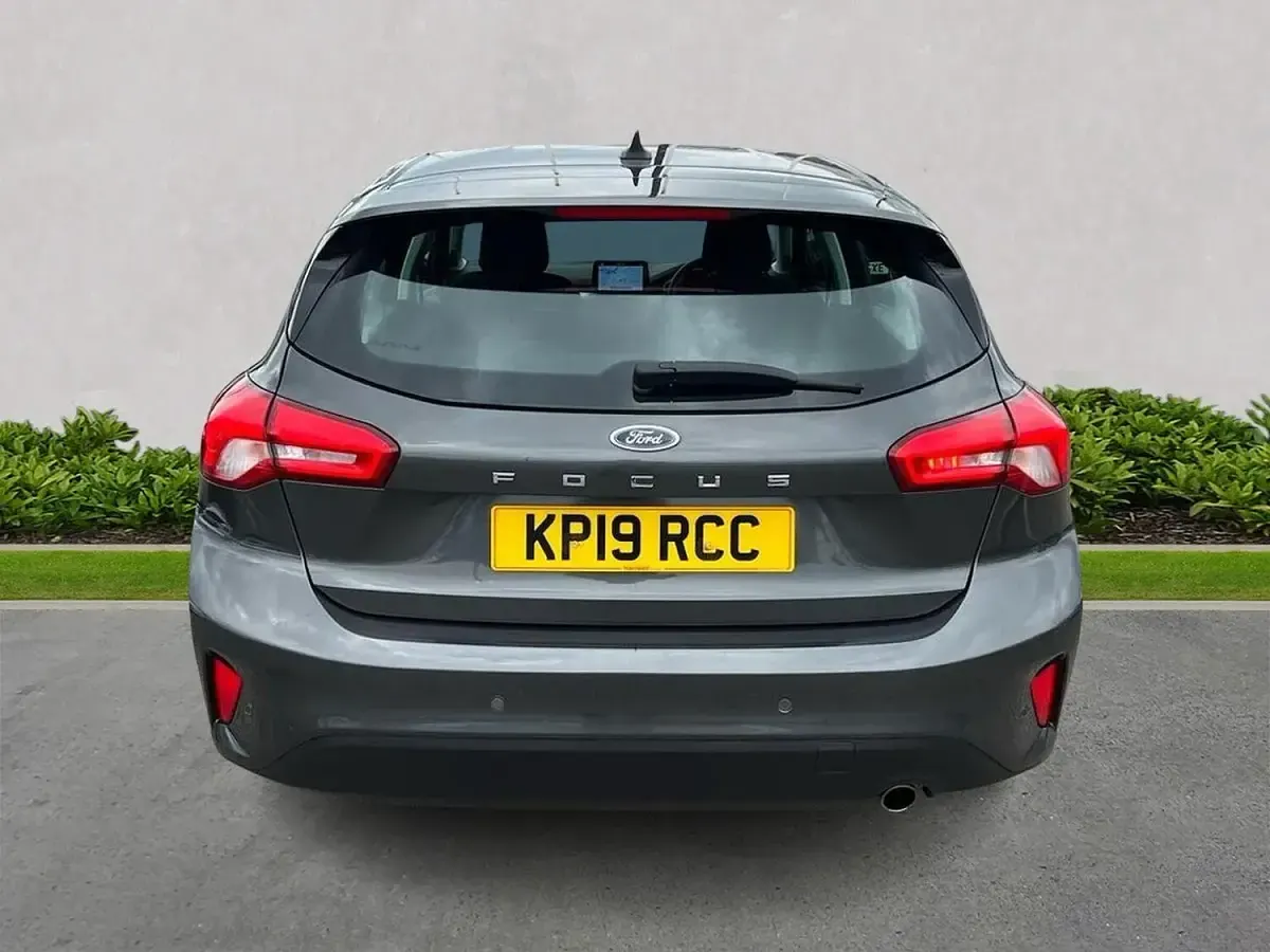 Used Ford Focus Titanium 125 HP (91 kW) 2019 Grey Hatchback